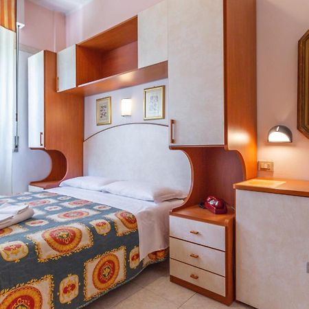 Hotel Parco Fellini Римини Экстерьер фото