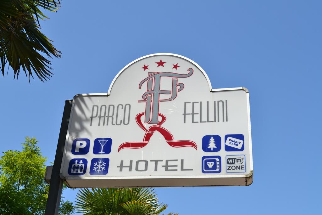Hotel Parco Fellini Римини Экстерьер фото