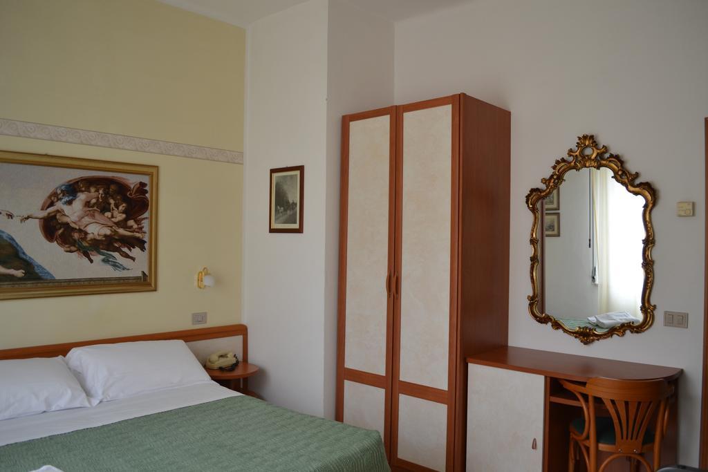 Hotel Parco Fellini Римини Экстерьер фото