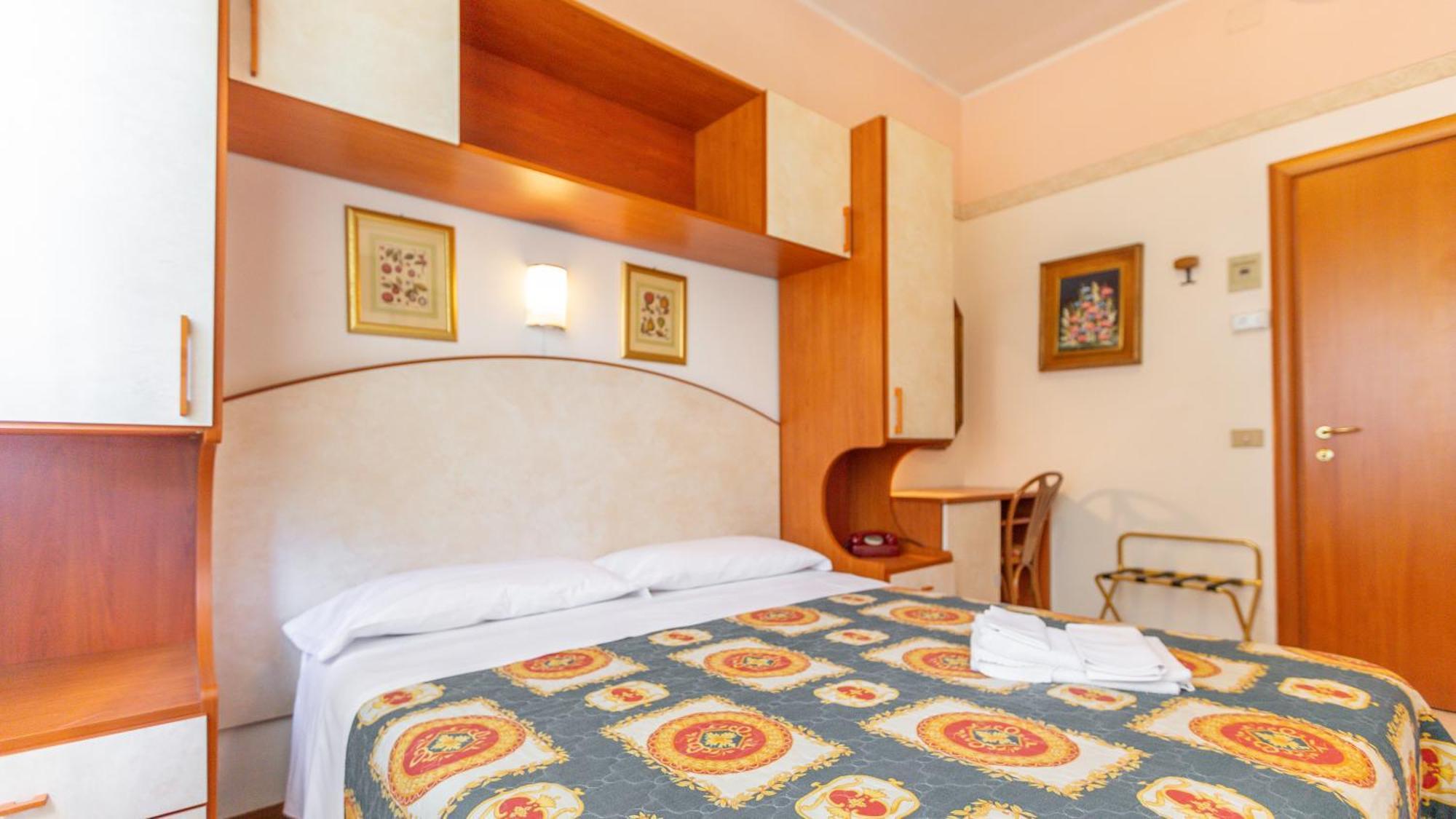 Hotel Parco Fellini Римини Экстерьер фото