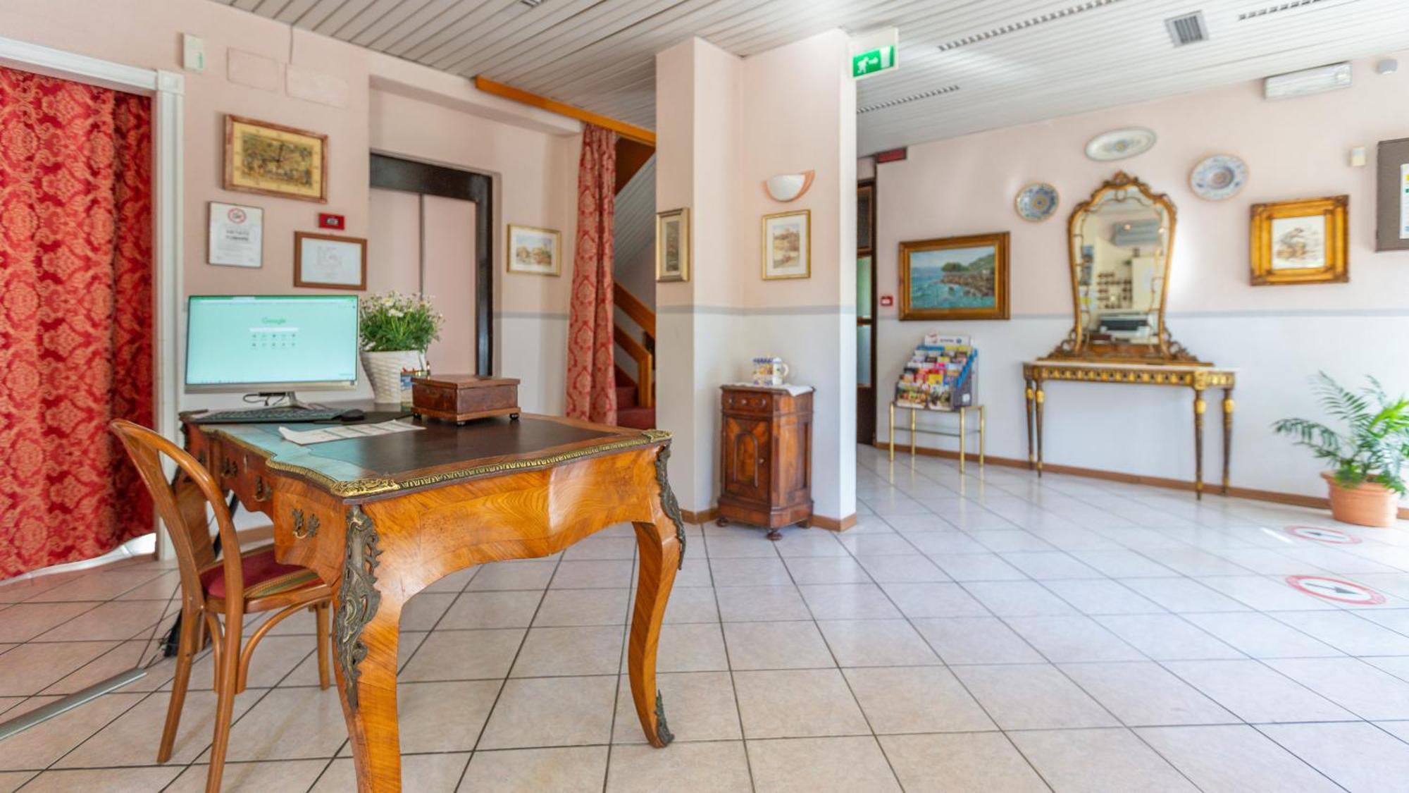 Hotel Parco Fellini Римини Экстерьер фото