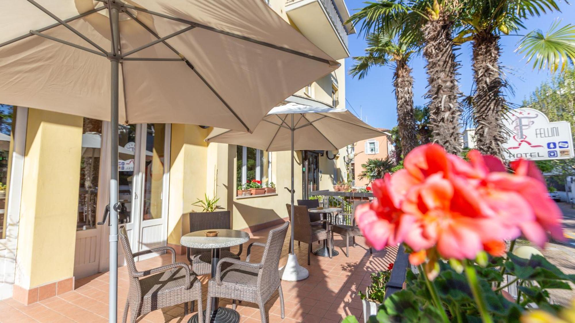 Hotel Parco Fellini Римини Экстерьер фото