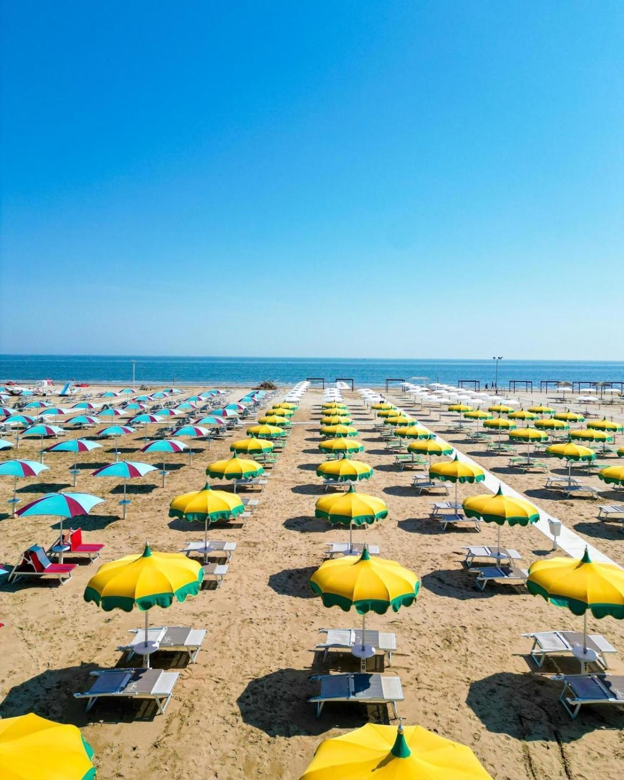 Hotel Parco Fellini Римини Экстерьер фото