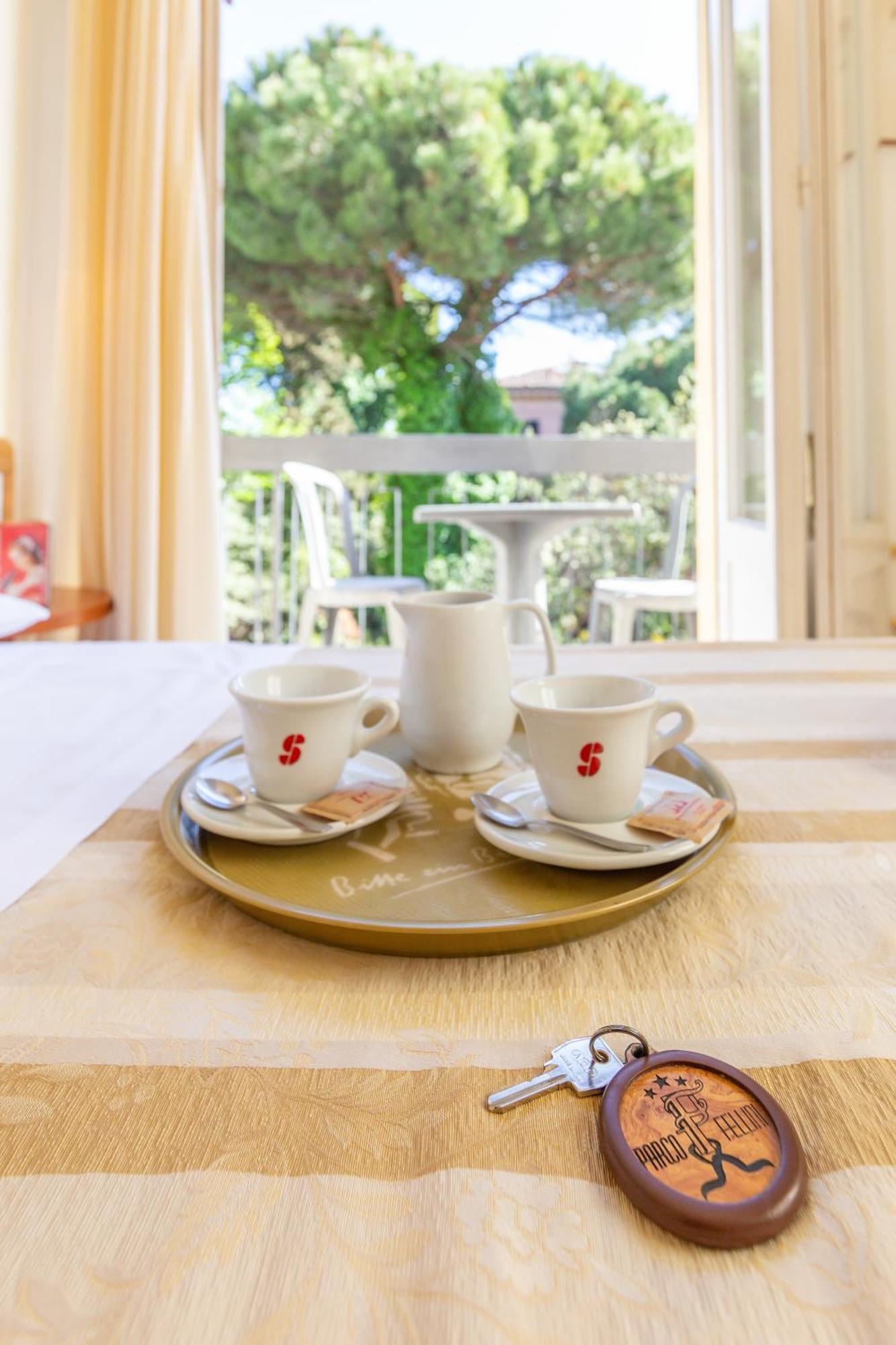 Hotel Parco Fellini Римини Экстерьер фото