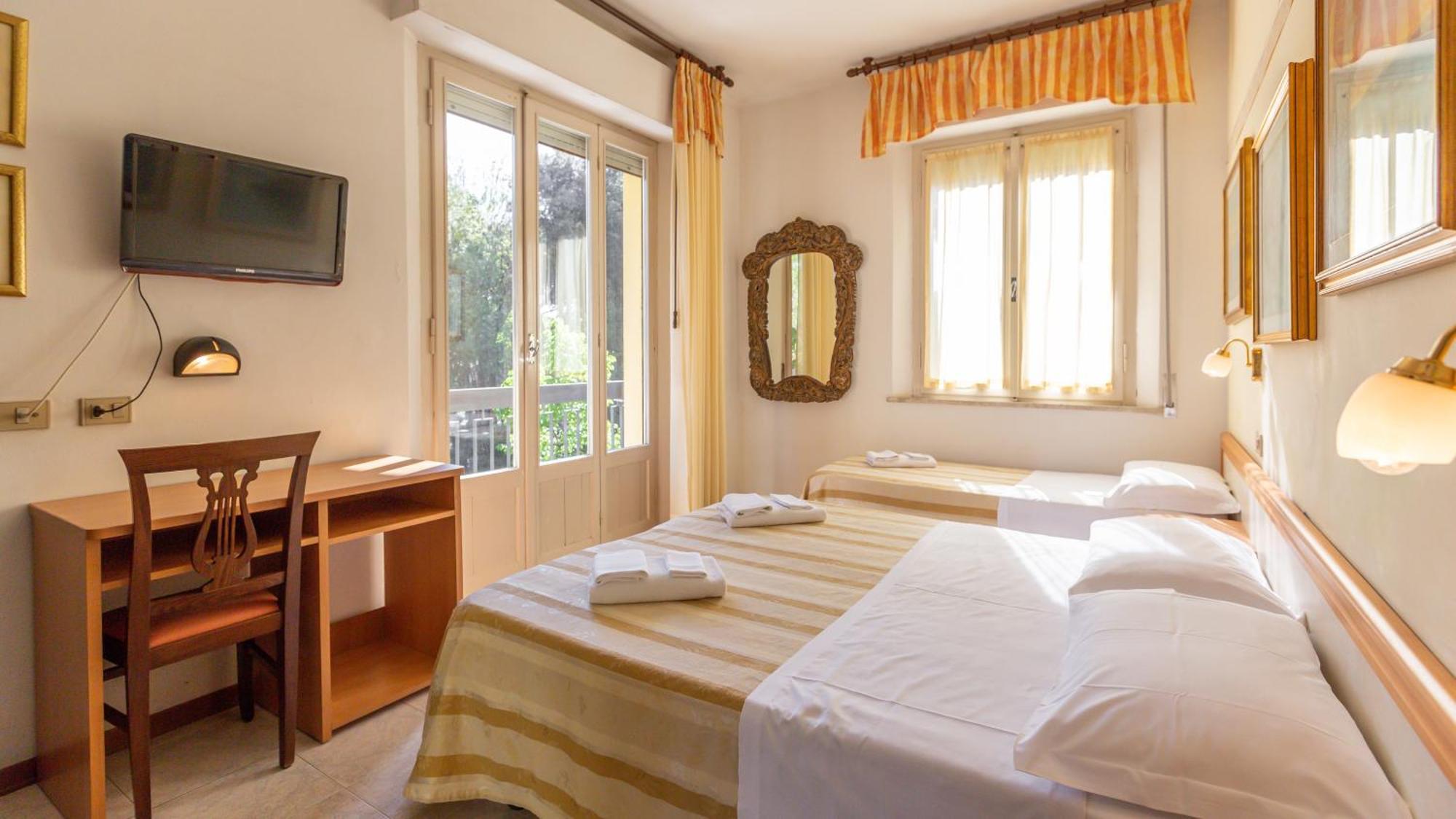 Hotel Parco Fellini Римини Экстерьер фото