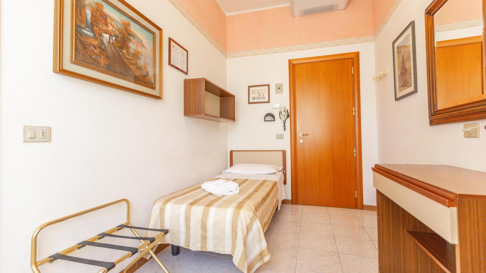 Hotel Parco Fellini Римини Экстерьер фото