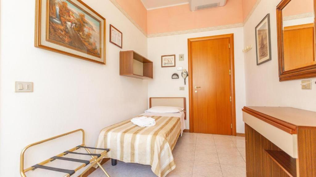Hotel Parco Fellini Римини Экстерьер фото