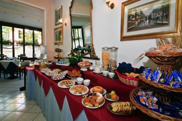 Hotel Parco Fellini Римини Экстерьер фото