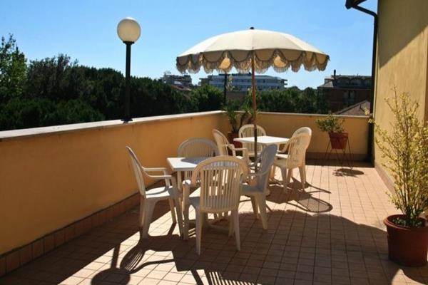 Hotel Parco Fellini Римини Экстерьер фото